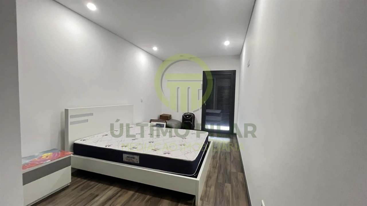 Apartamento T2 para Venda em Sé, Santa Maria e Meixedo Foto 12