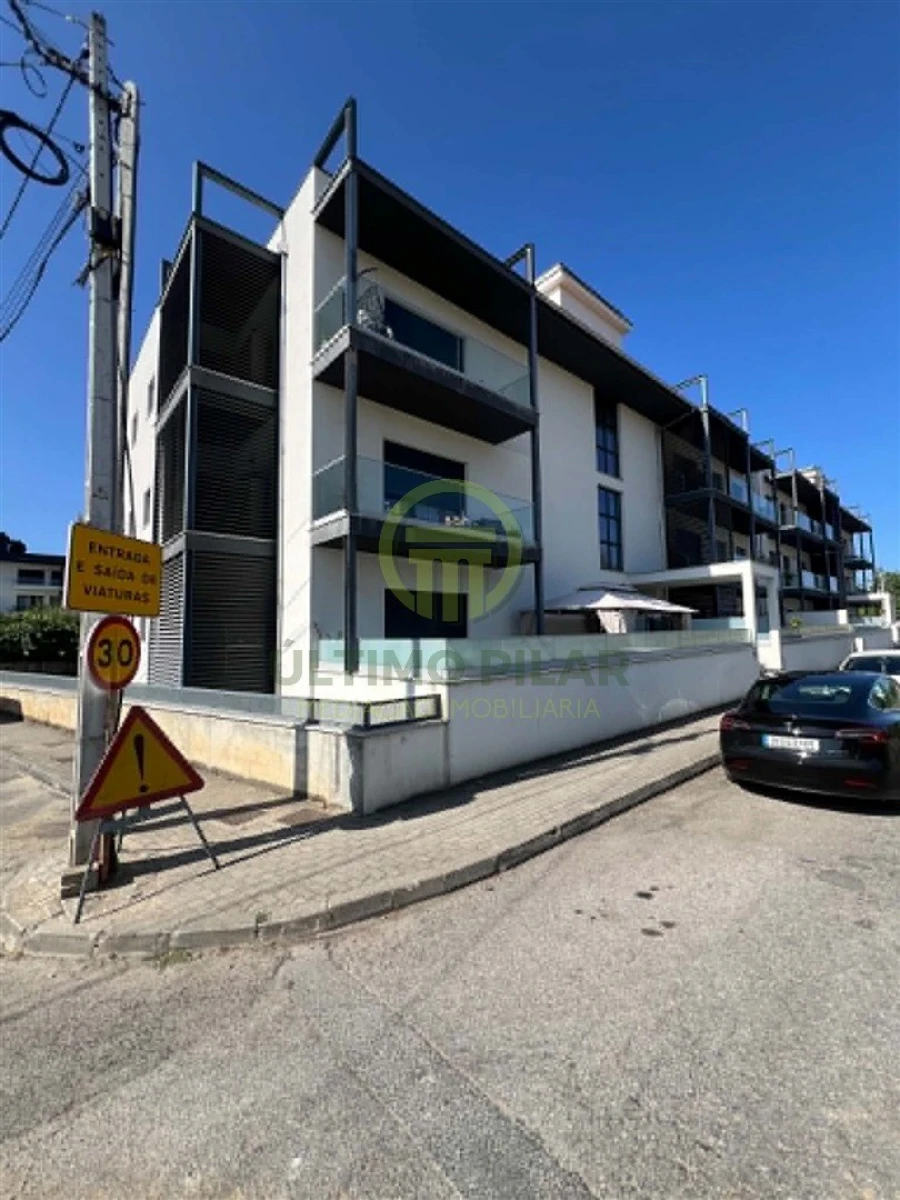 Apartamento T2 para Venda em Sé, Santa Maria e Meixedo Foto 4