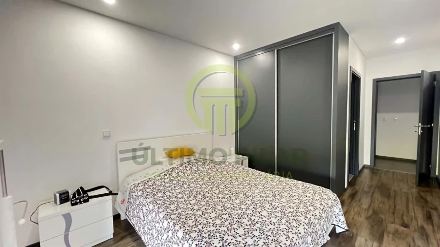 Apartamento T2 para Venda em Sé, Santa Maria e Meixedo Foto 10
