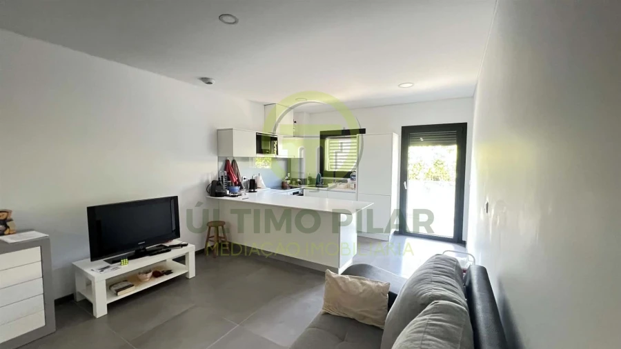 Apartamento T2 para Venda em Sé, Santa Maria e Meixedo Foto 7