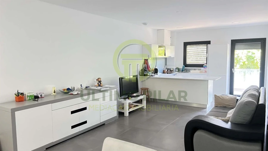 Apartamento T2 para Venda em Sé, Santa Maria e Meixedo Foto 2