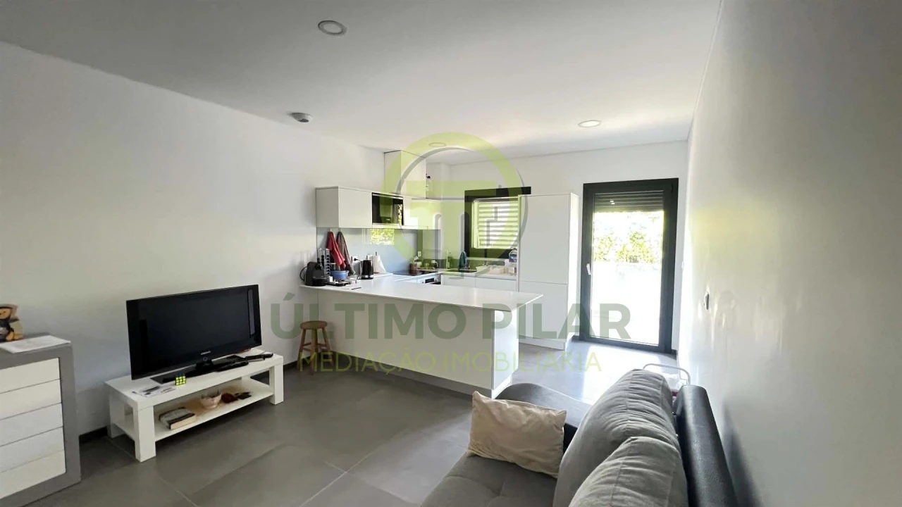 Apartamento T2 para Venda em Sé, Santa Maria e Meixedo Foto 7