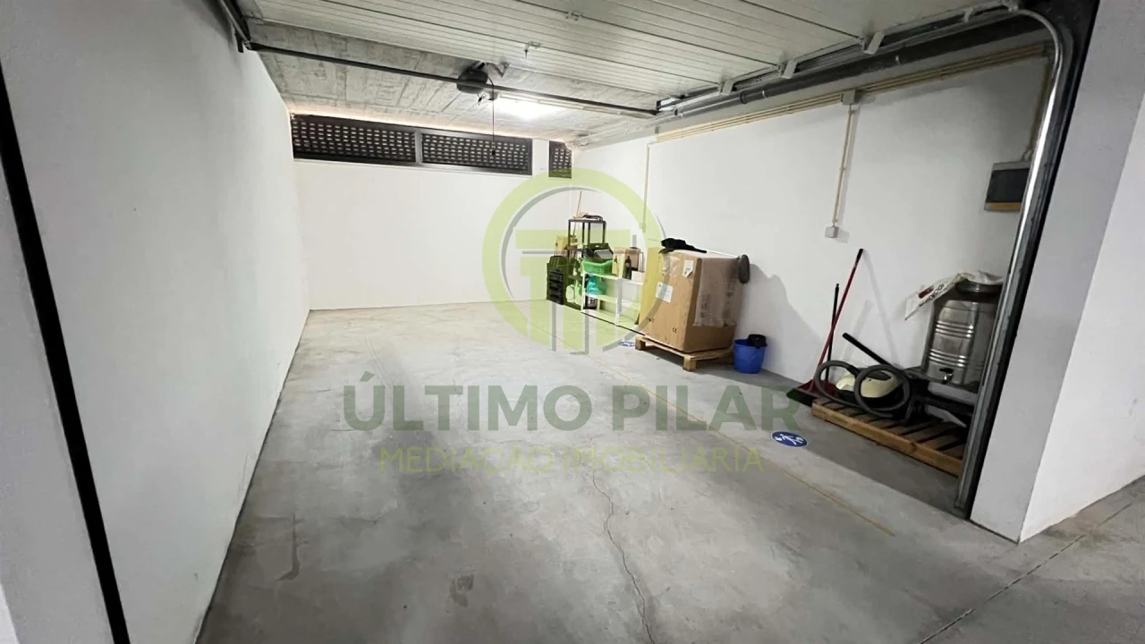 Apartamento T2 para Venda em Sé, Santa Maria e Meixedo Foto 15