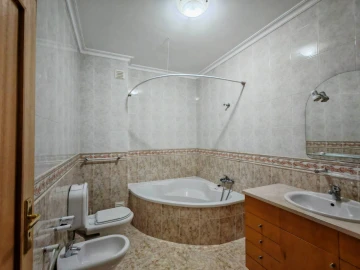Apartamento T4 para Arrendamento em Covilhã e Canhoso