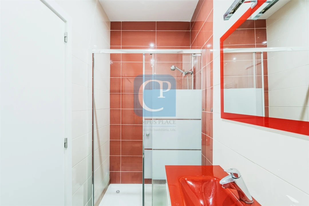 Apartamento T1 para Arrendamento em Lordelo do Ouro e Massarelos Foto 16