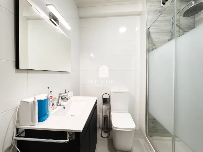 Apartamento T2 para Venda em Serzedo e Perosinho Foto 12