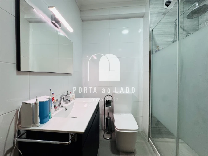 Apartamento T2 para Venda em Serzedo e Perosinho Foto 4