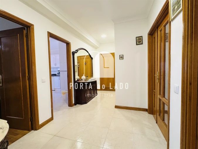 Apartamento T2 para Venda em Serzedo e Perosinho Foto 3