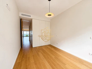 Apartamento T2 para Arrendamento em Aldoar, Foz do Douro e Nevogilde