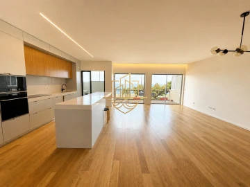 Apartamento T2 para Arrendamento em Aldoar, Foz do Douro e Nevogilde