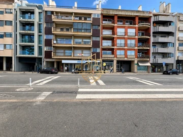 Apartamento T2 para Arrendamento em Aldoar, Foz do Douro e Nevogilde