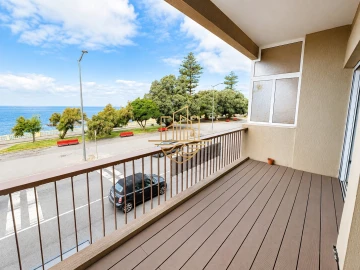 Apartamento T2 para Arrendamento em Aldoar, Foz do Douro e Nevogilde