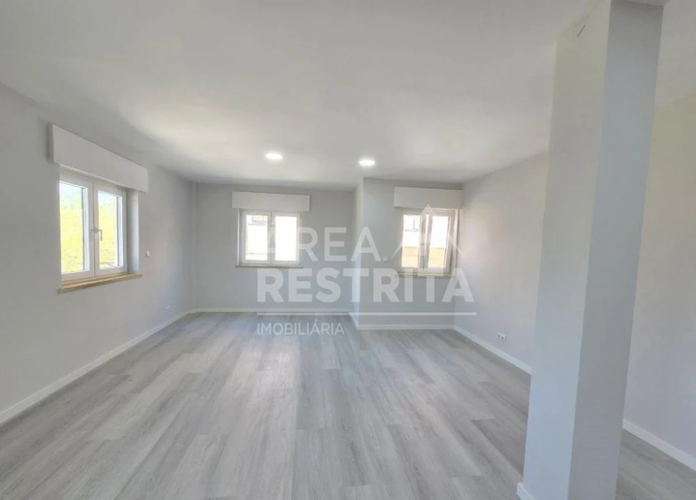 Apartamento T2 para Venda em Corroios Foto 4