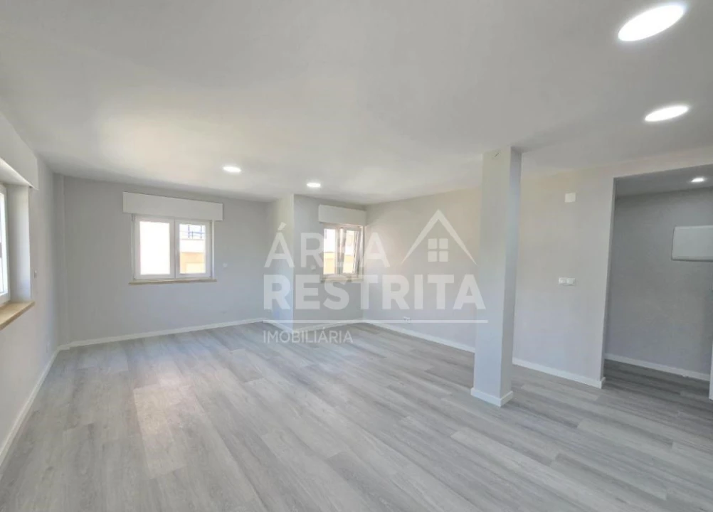 Apartamento T2 para Venda em Corroios Foto 5