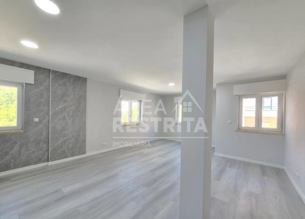 Apartamento T2 para Venda em Corroios Foto 6