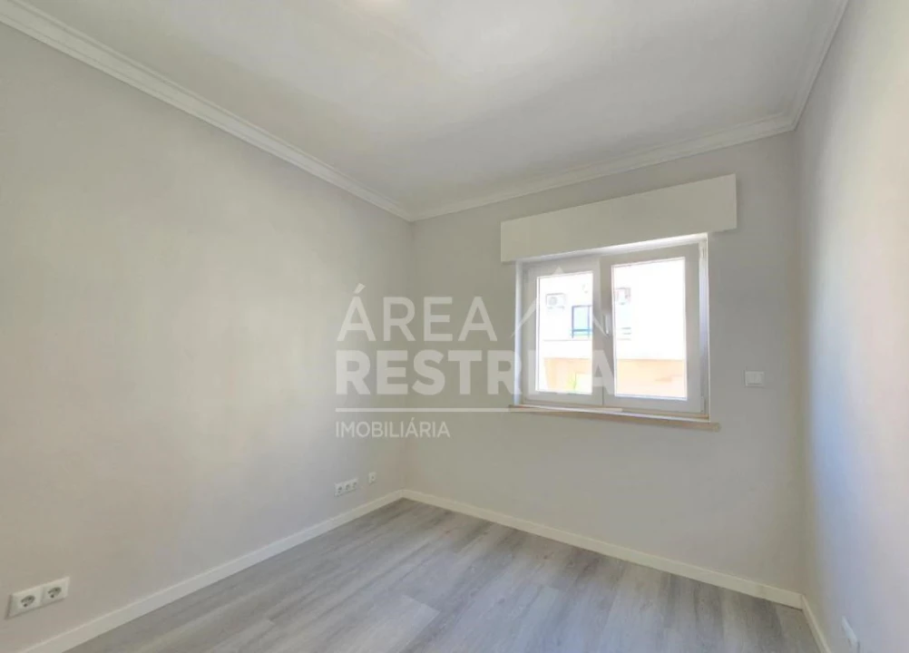 Apartamento T2 para Venda em Corroios Foto 11