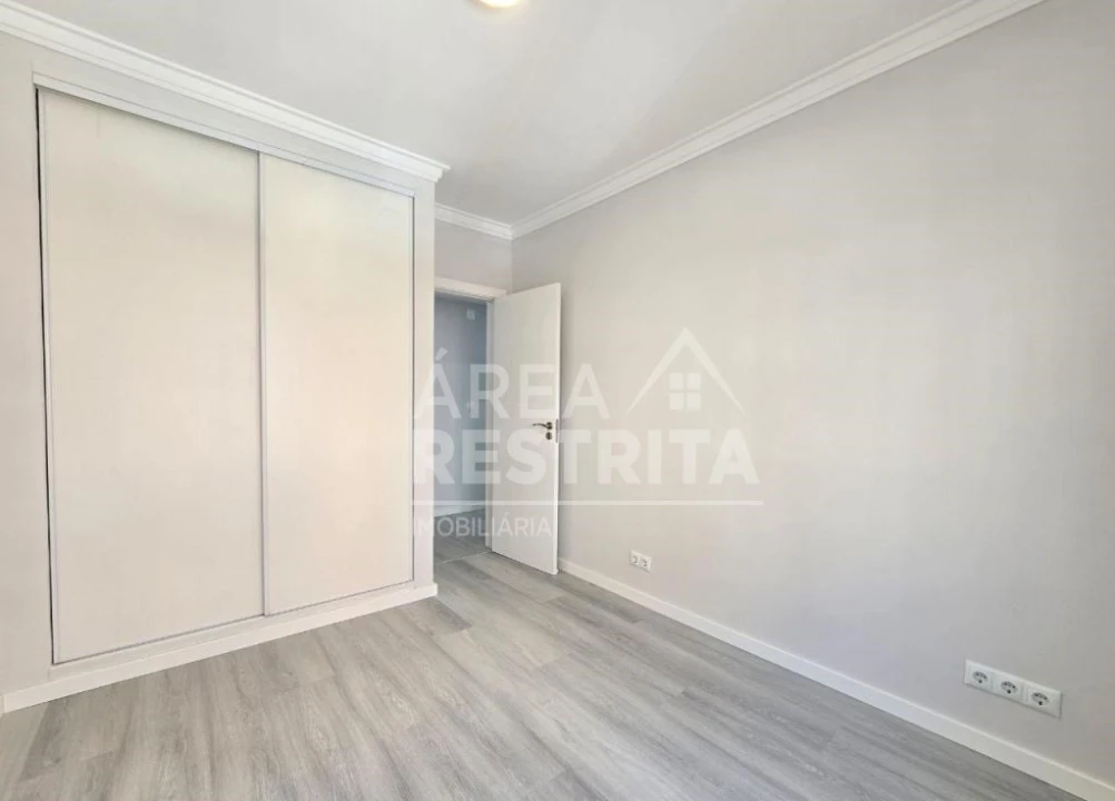 Apartamento T2 para Venda em Corroios Foto 12