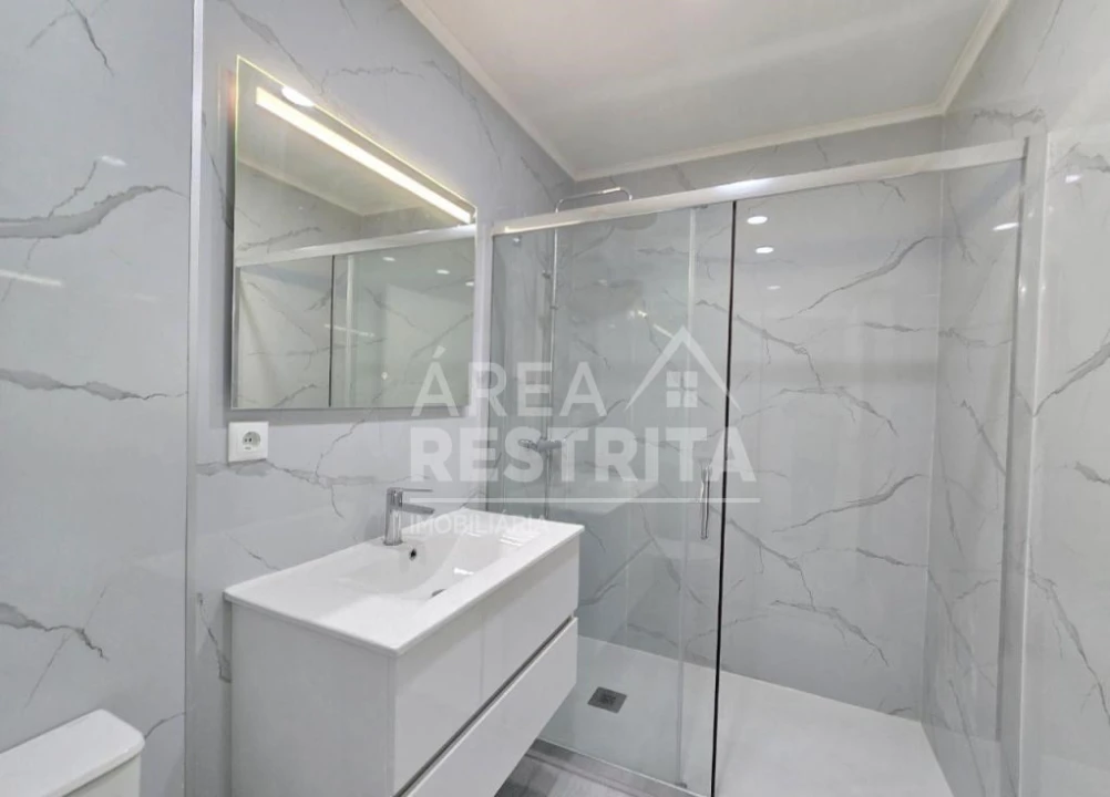 Apartamento T2 para Venda em Corroios Foto 13