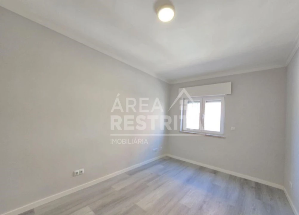 Apartamento T2 para Venda em Corroios Foto 16
