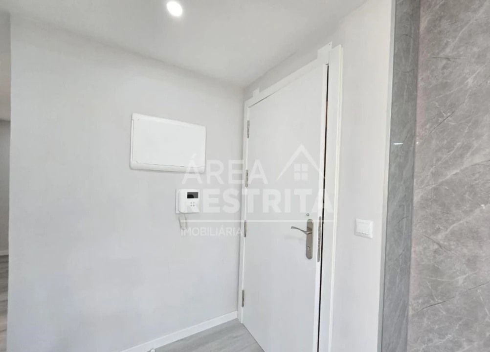 Apartamento T2 para Venda em Corroios Foto 18