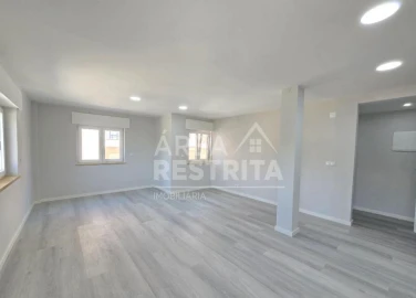 Apartamento T2 para Venda em Corroios
