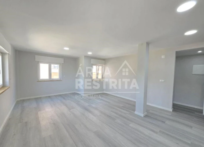 Apartamento T2 para Venda em Corroios Foto 5