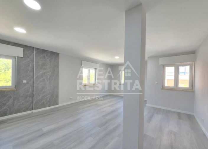 Apartamento T2 para Venda em Corroios Foto 6
