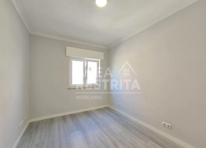Apartamento T2 para Venda em Corroios Foto 10