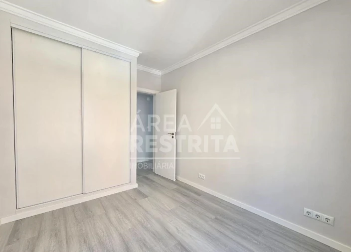 Apartamento T2 para Venda em Corroios Foto 12