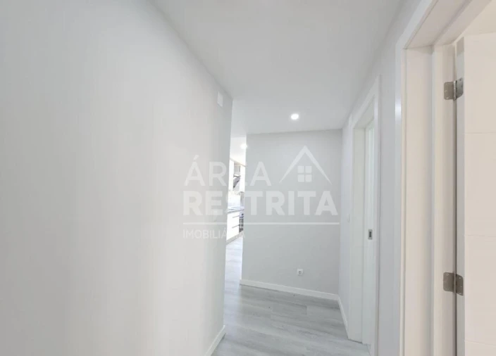 Apartamento T2 para Venda em Corroios Foto 19