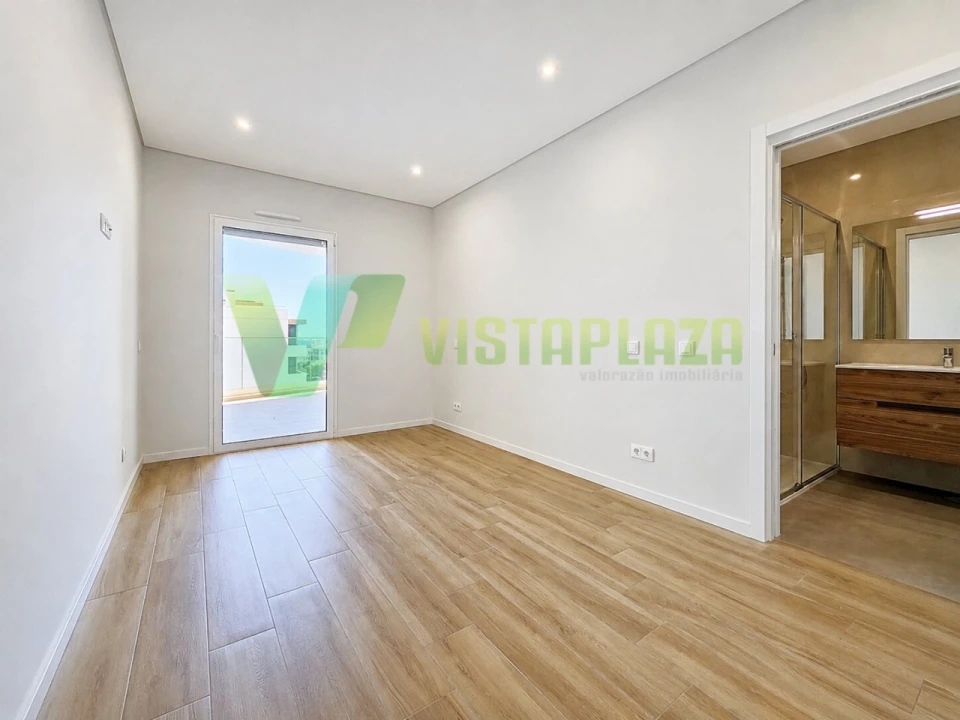 Apartamento T2 para Venda em Portimão Foto 3