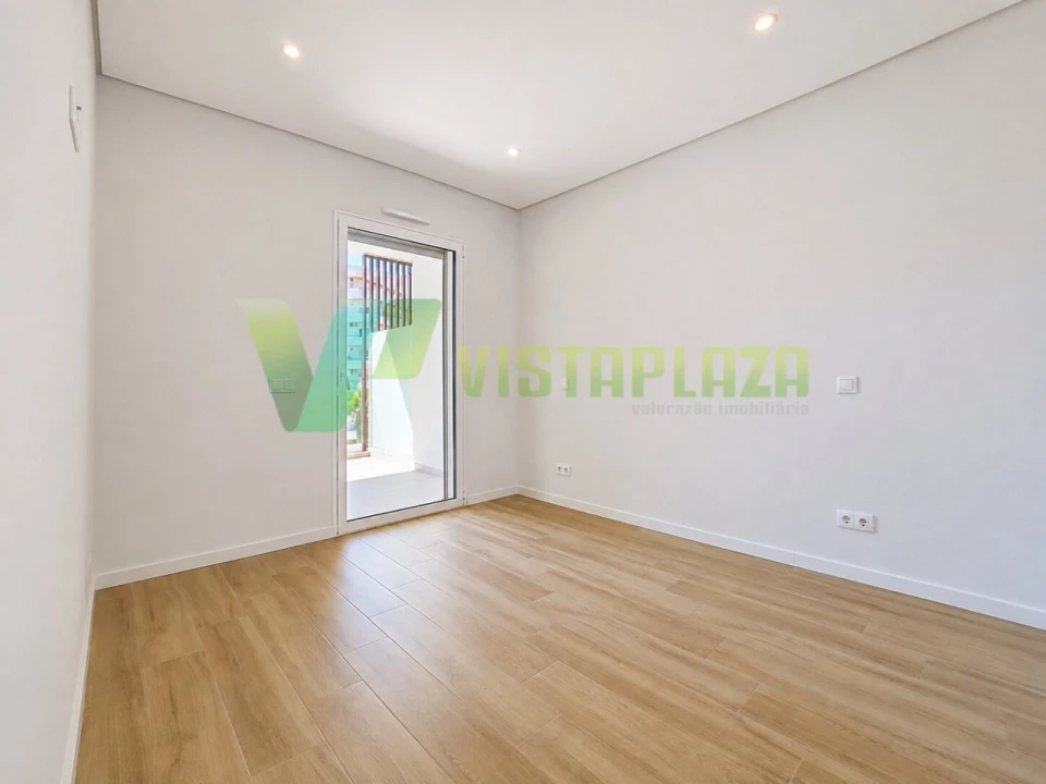 Apartamento T2 para Venda em Portimão Foto 15