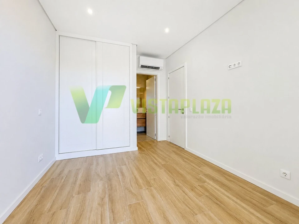 Apartamento T2 para Venda em Portimão Foto 16