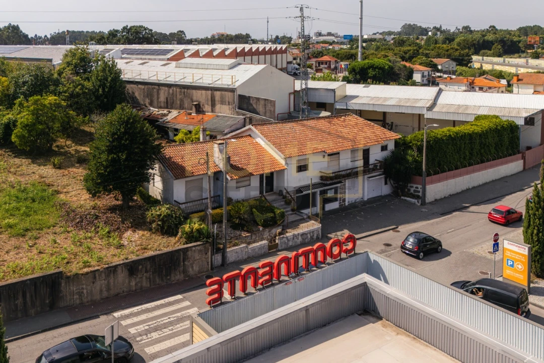 Moradia T4 para Venda em Santa Maria de Lamas Foto 3