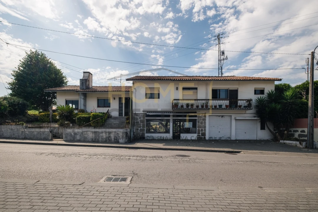 Moradia T4 para Venda em Santa Maria de Lamas Foto 4