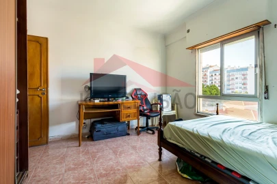 Apartamento T1 para Venda em Agualva e Mira-Sintra