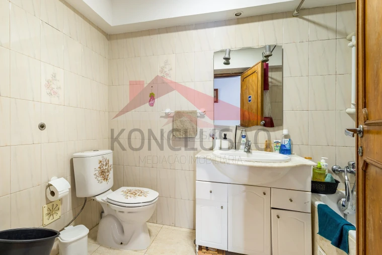 Apartamento T1 para Venda em Agualva e Mira-Sintra Foto 8