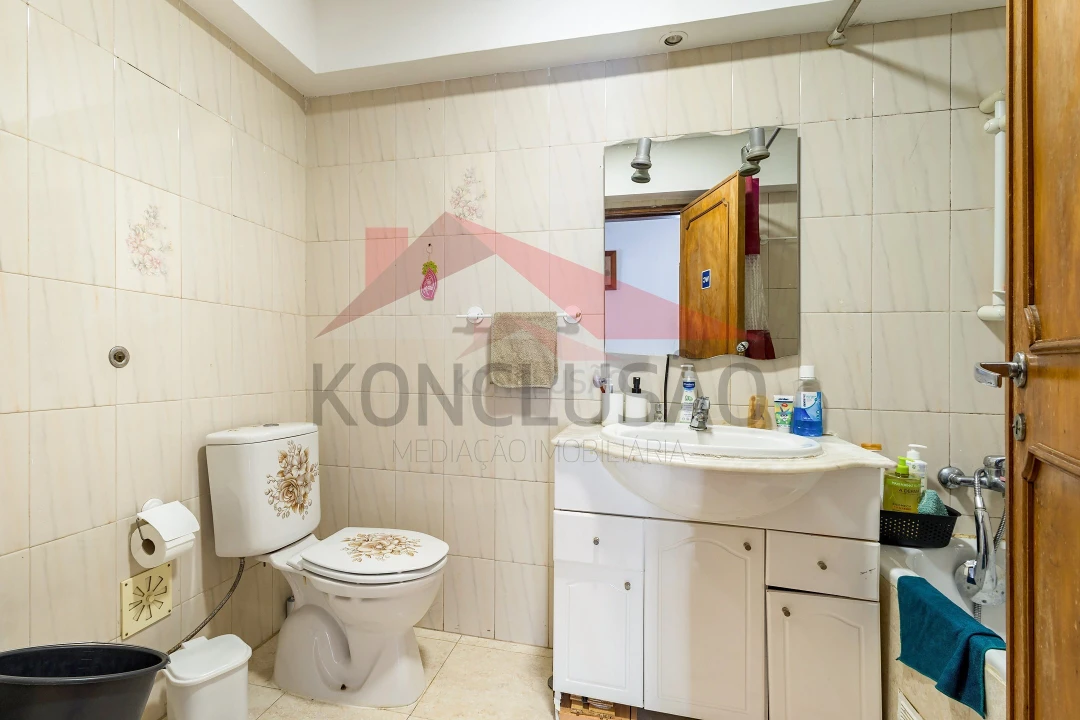 Apartamento T1 para Venda em Agualva e Mira-Sintra Foto 8