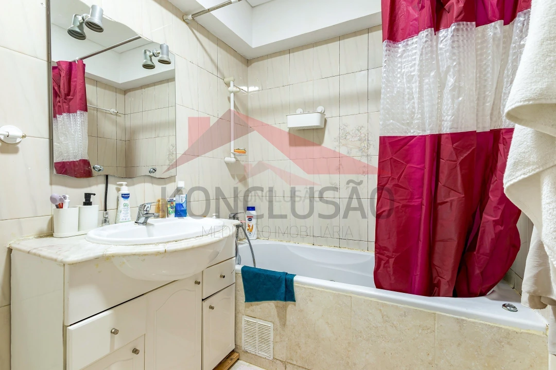 Apartamento T1 para Venda em Agualva e Mira-Sintra Foto 7