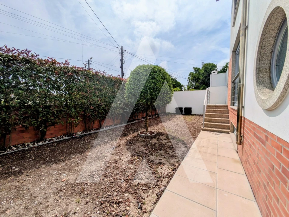 Moradia T4 para Venda em Aradas Foto 53