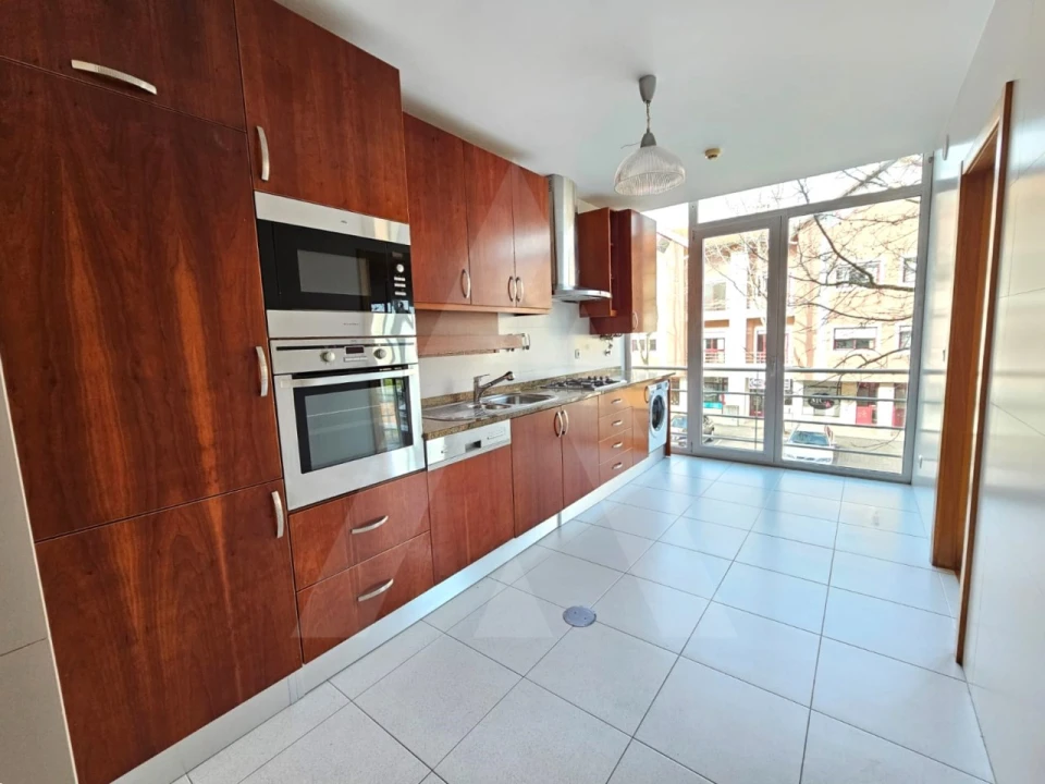Apartamento T2 para Arrendamento em São Bernardo Foto 5