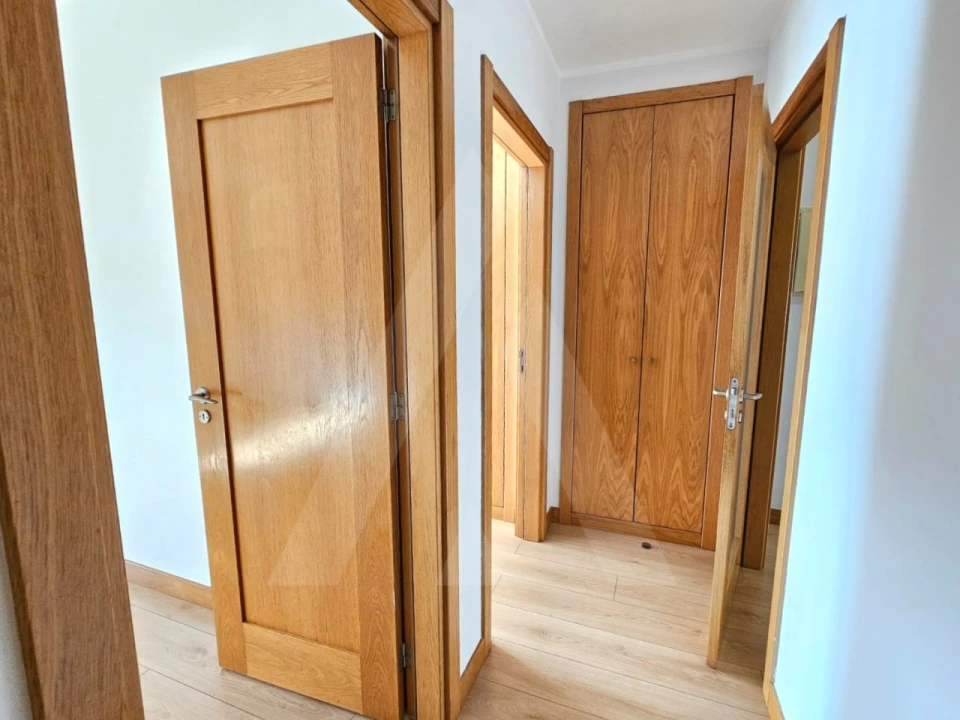 Apartamento T2 para Arrendamento em São Bernardo Foto 8