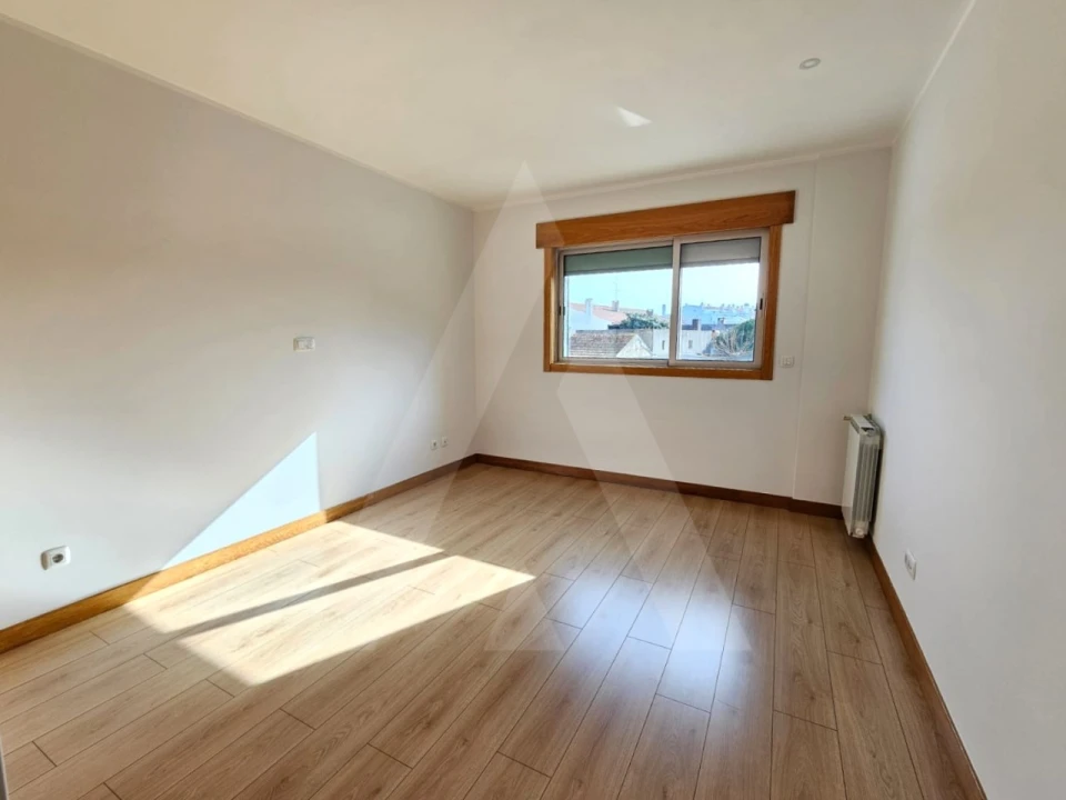 Apartamento T2 para Arrendamento em São Bernardo Foto 12