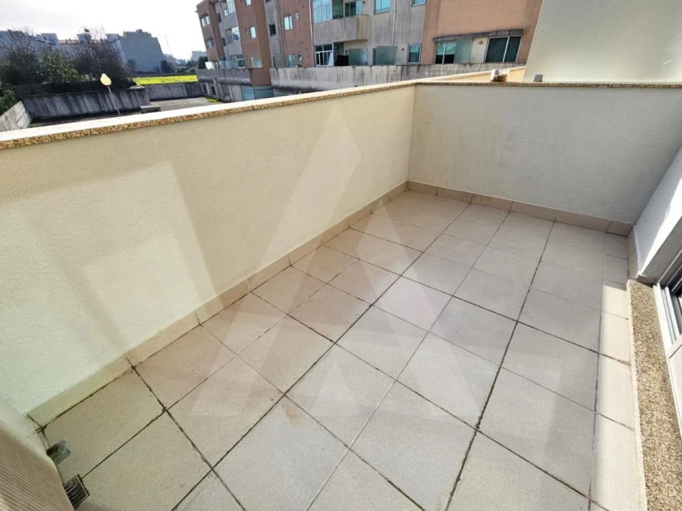 Apartamento T2 para Arrendamento em São Bernardo Foto 18