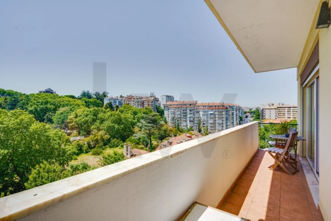 Apartamento T4 para Venda em Benfica Foto 1