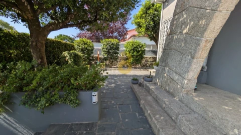 Moradia T3 para Venda em Aldoar, Foz do Douro e Nevogilde