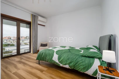 Apartamento T4 para Arrendamento em São Domingos de Rana