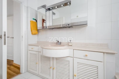 Apartamento T4 para Arrendamento em São Domingos de Rana