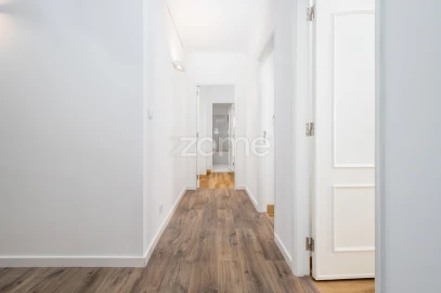 Apartamento T4 para Arrendamento em São Domingos de Rana