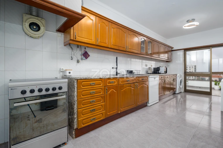 Apartamento T4 para Arrendamento em São Domingos de Rana Foto 9